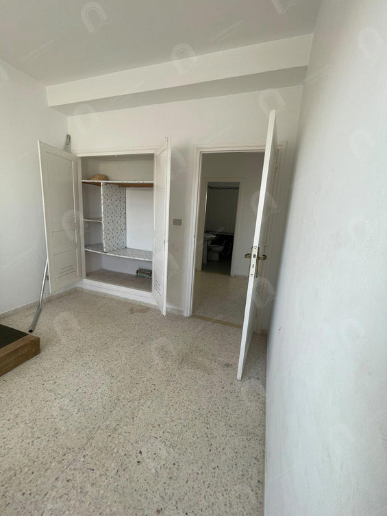 À louer  Appartement S+3 à Cité Ennasr 2