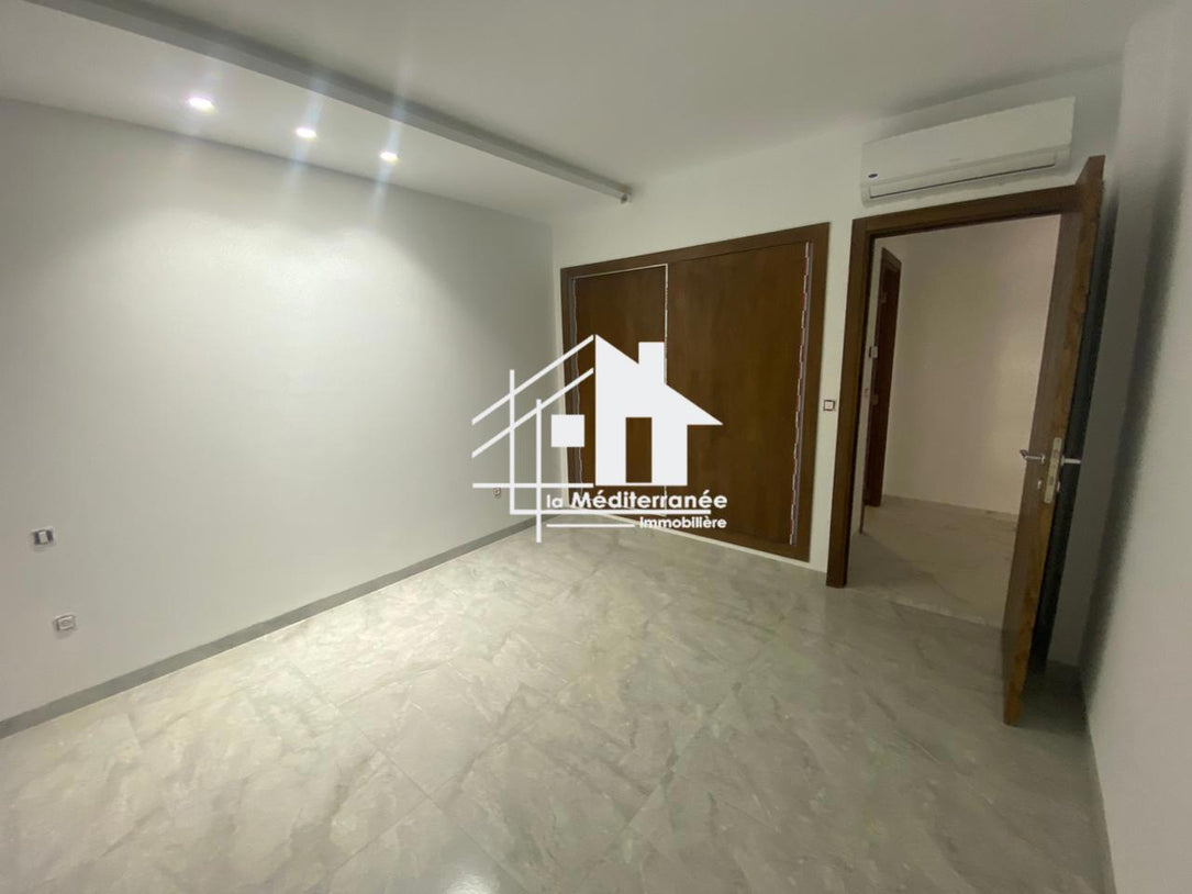 A louer s2 neuf avec place de parking