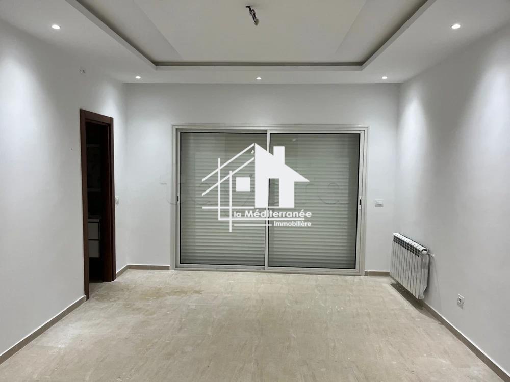 A louer villa S+3 à Menzah 5