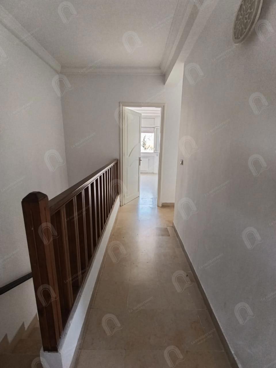 à louer un Triplex s+3 aux jardins d'el menzah 1