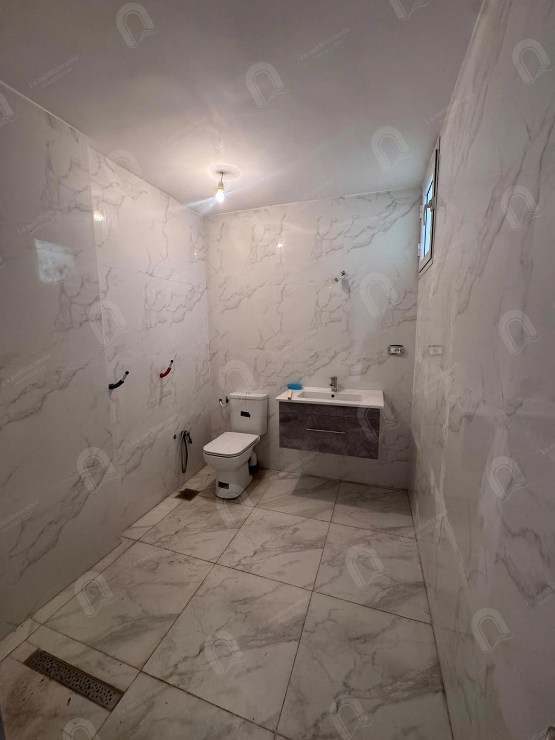 A louer un étage de villa S+3 à 20 mars