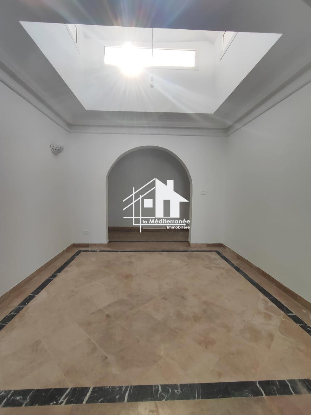 A vendre une villa avec piscine à la soukra