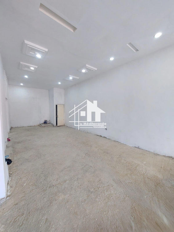 A louer local de 80m² à la soukra