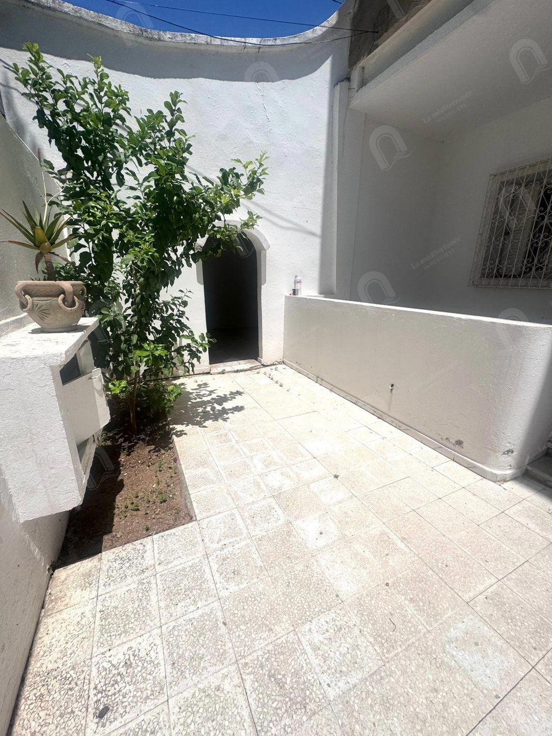 A louer étage de villa S+2 vide Rdc indépendant  à saidia