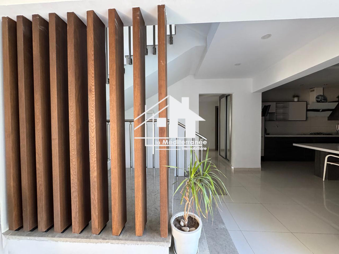 Une magnifique villa S+5 avec piscine au Lac 2