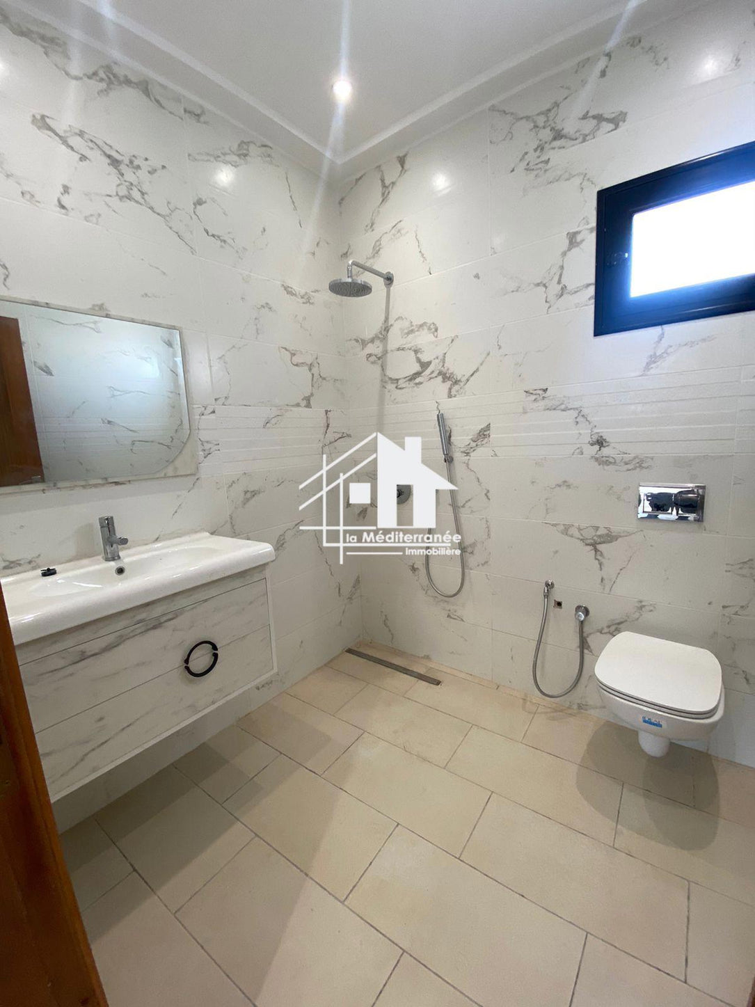 À louer étage de villa s3 jamais habité au bardo