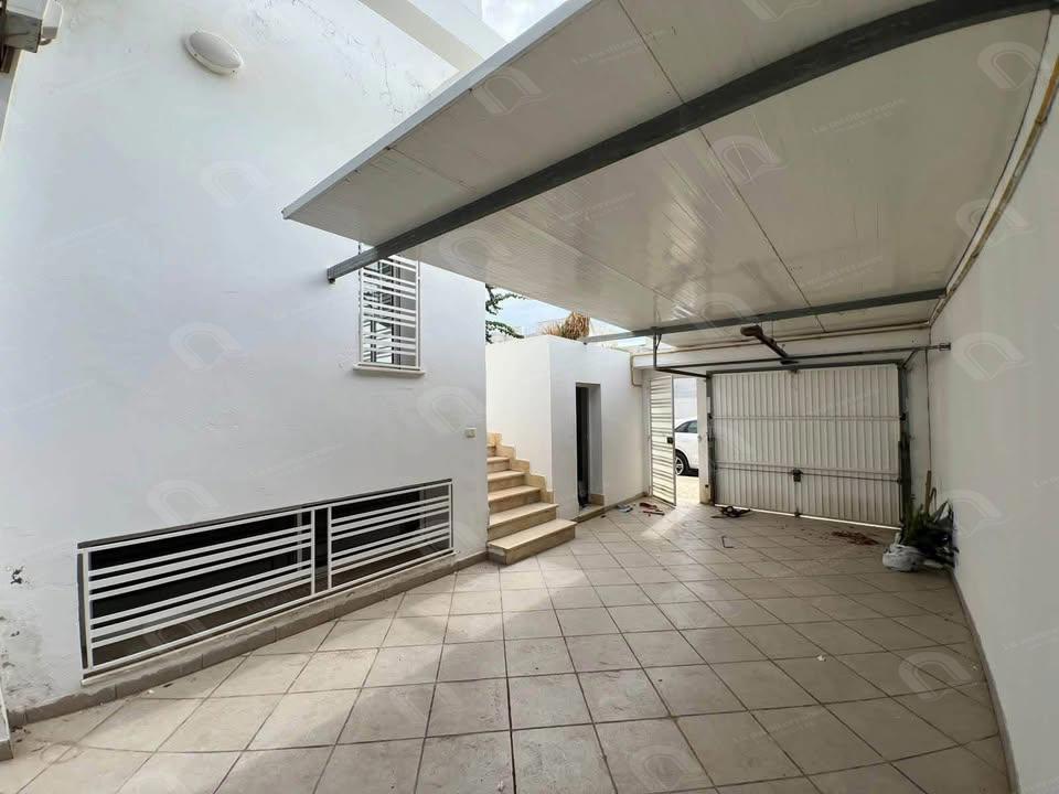Villa a louer à Ain zaghouan nord s+4 3000
