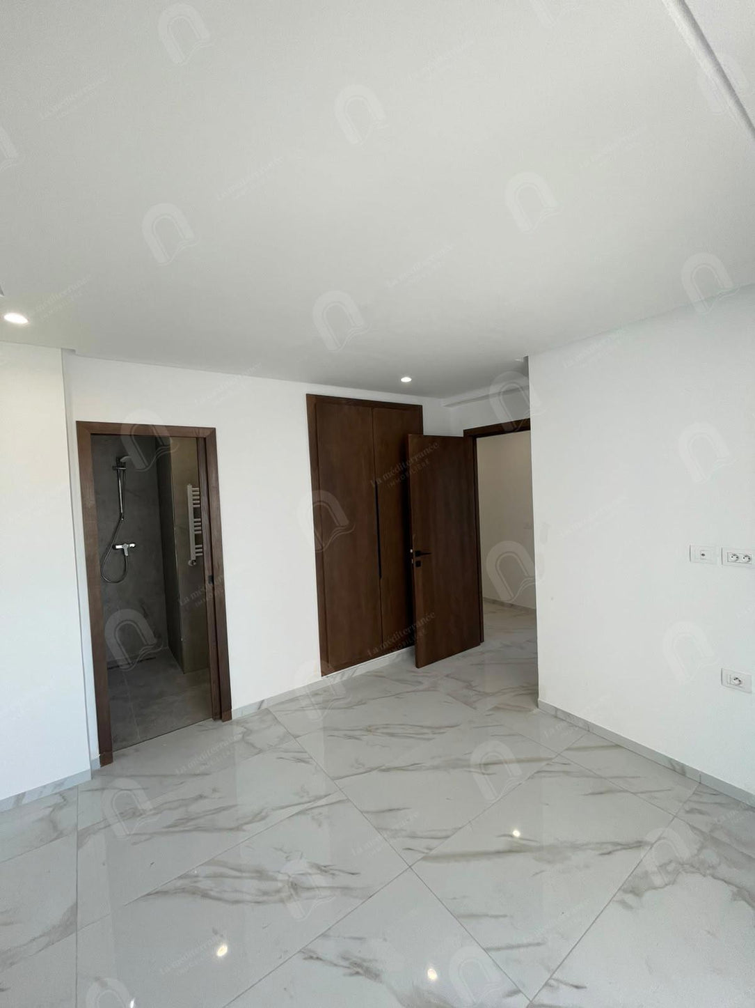 A vendre un appartement S+3 hst jamais habité