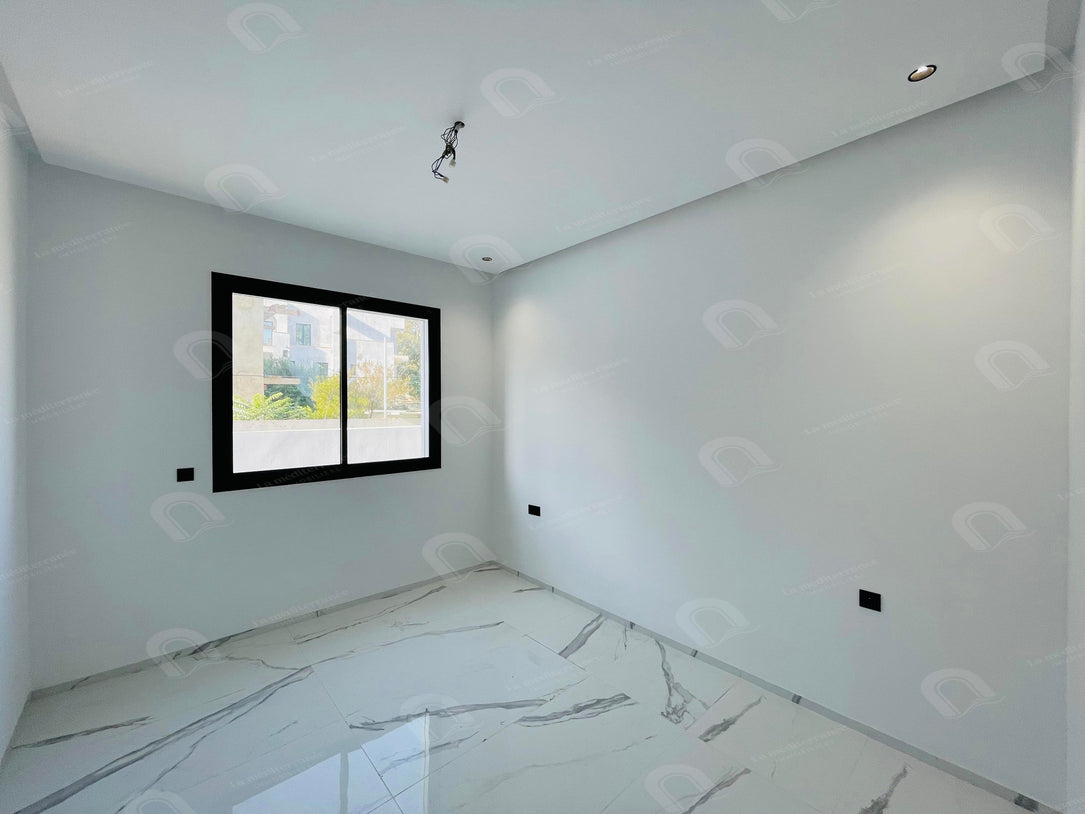 À VENDRE – APP S+1 AVEC JARDIN PRIVATIF À LA SOUKRA