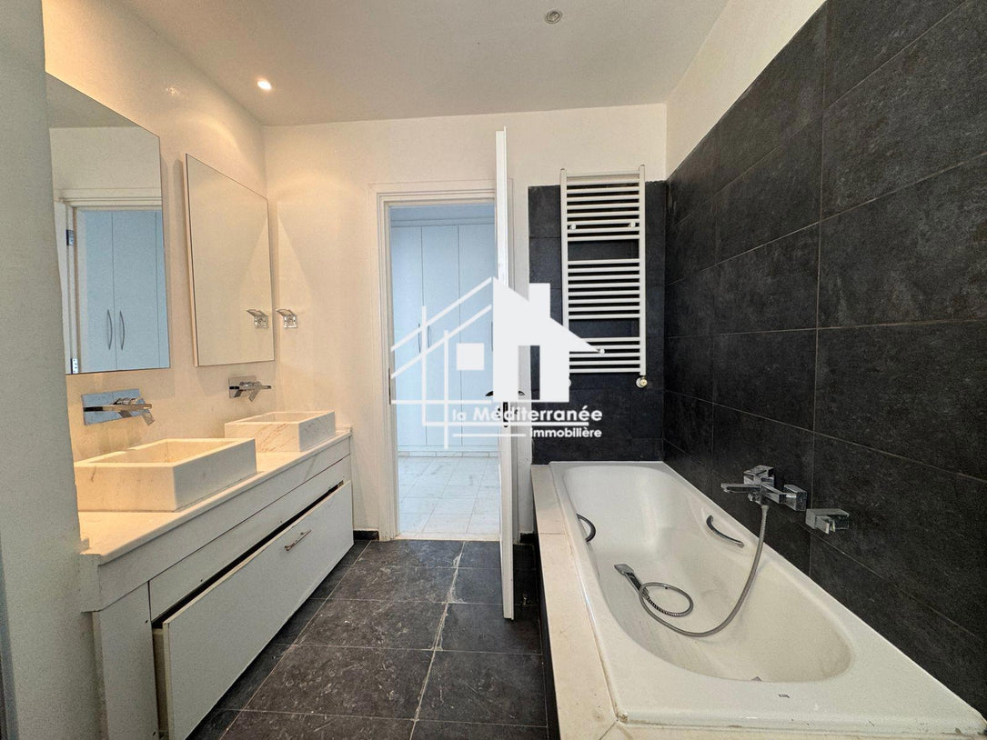 Triplex S+3 à Gammarth Village