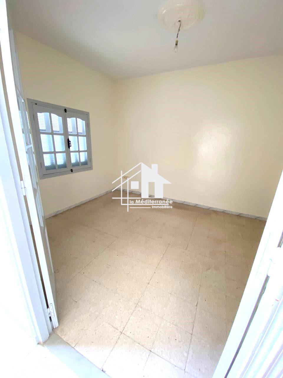 A louer étage de villa S+3 à cité riadh bardo