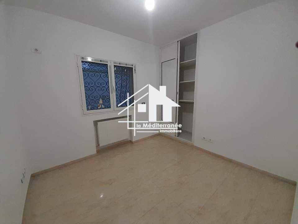 Une villa S+3 à Gammarth