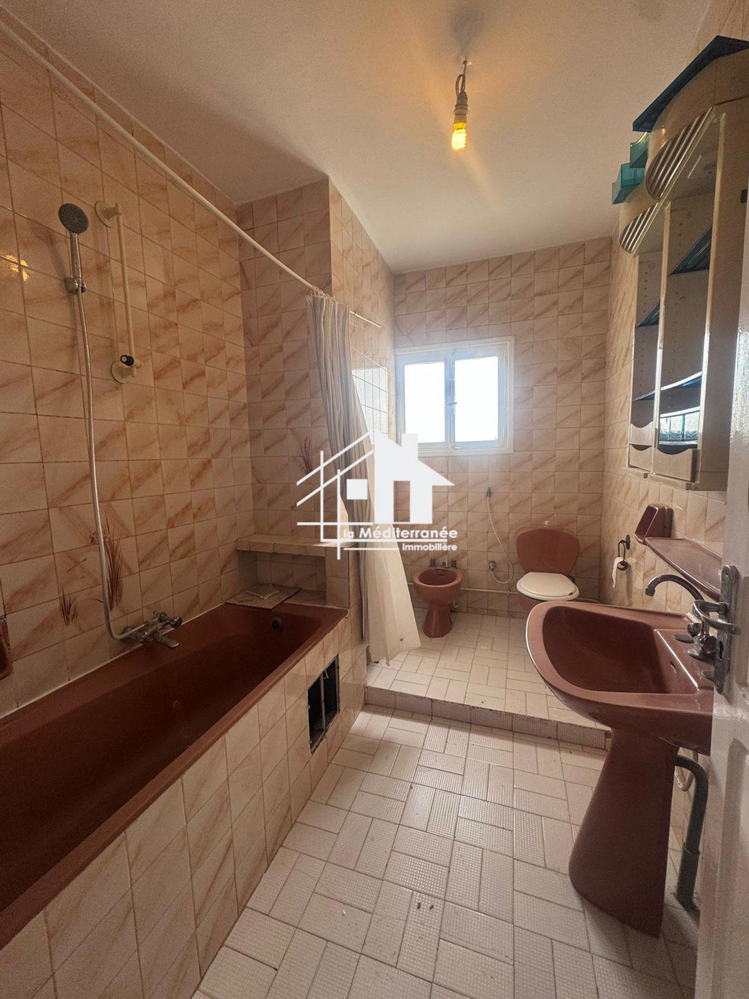 à louer un étage de villa s+3 au bardo