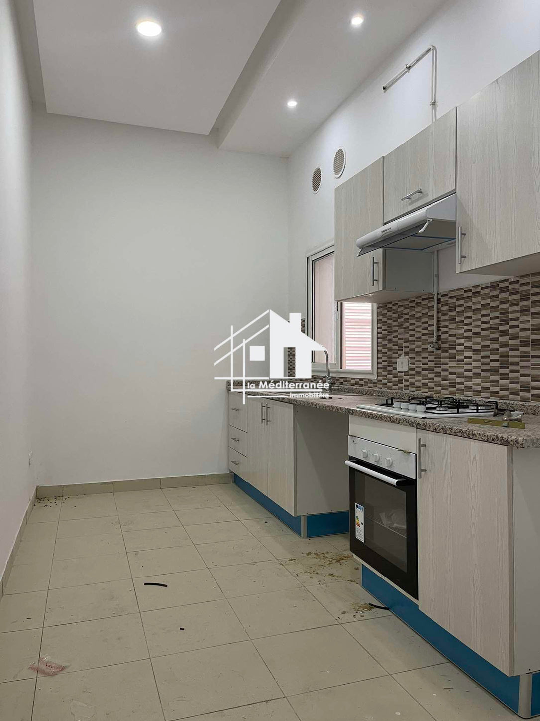 A vendre un bureau H+1 à Mourouj 5