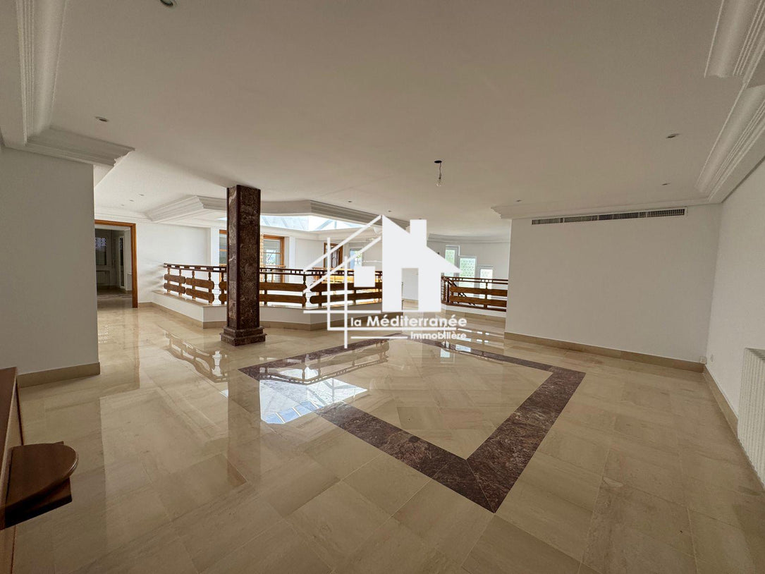 A louer une magnifique villa de maitre S+6