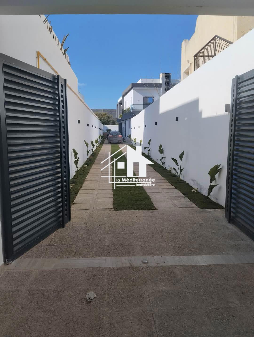 A louer étage de villa s2 à la soukra