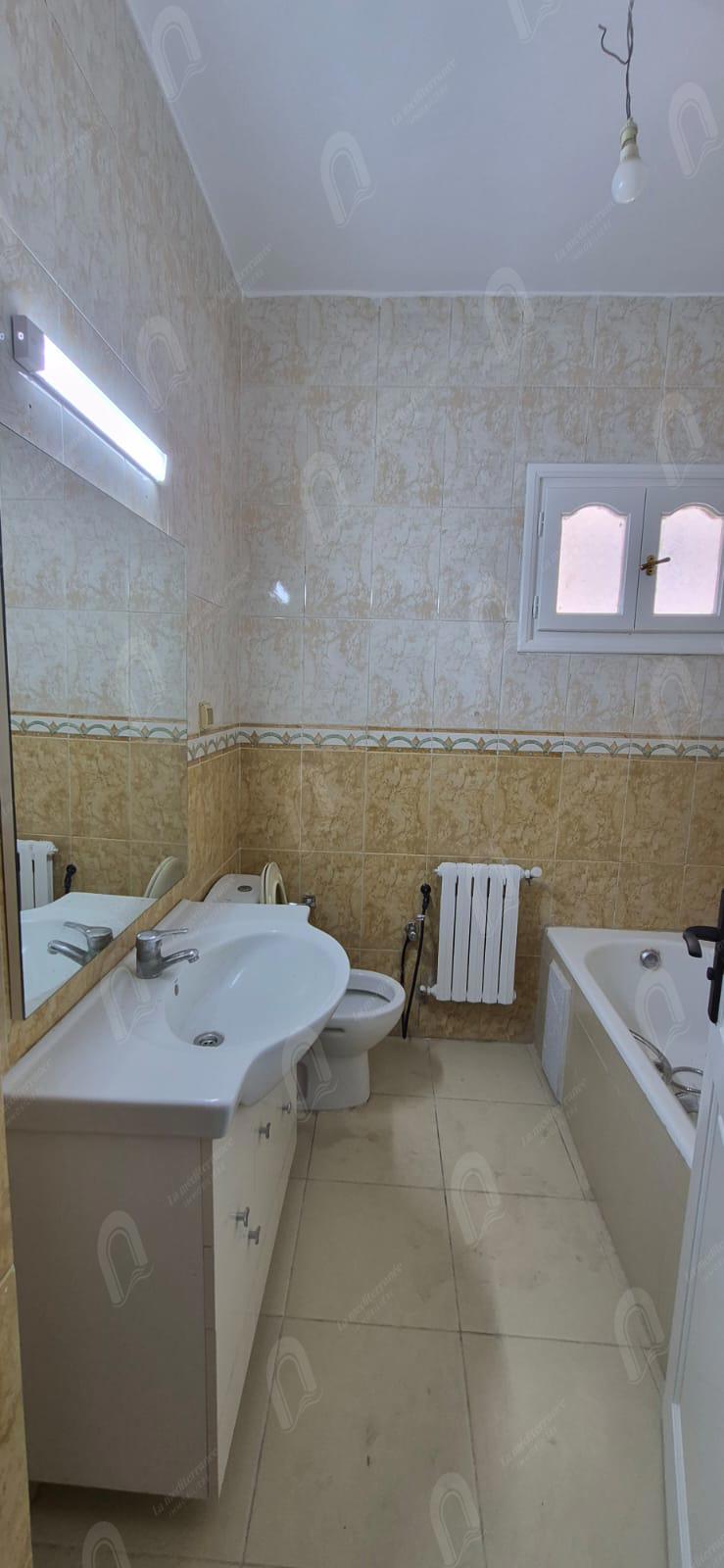 à louer un appartement s+2 à cité Ennasr
