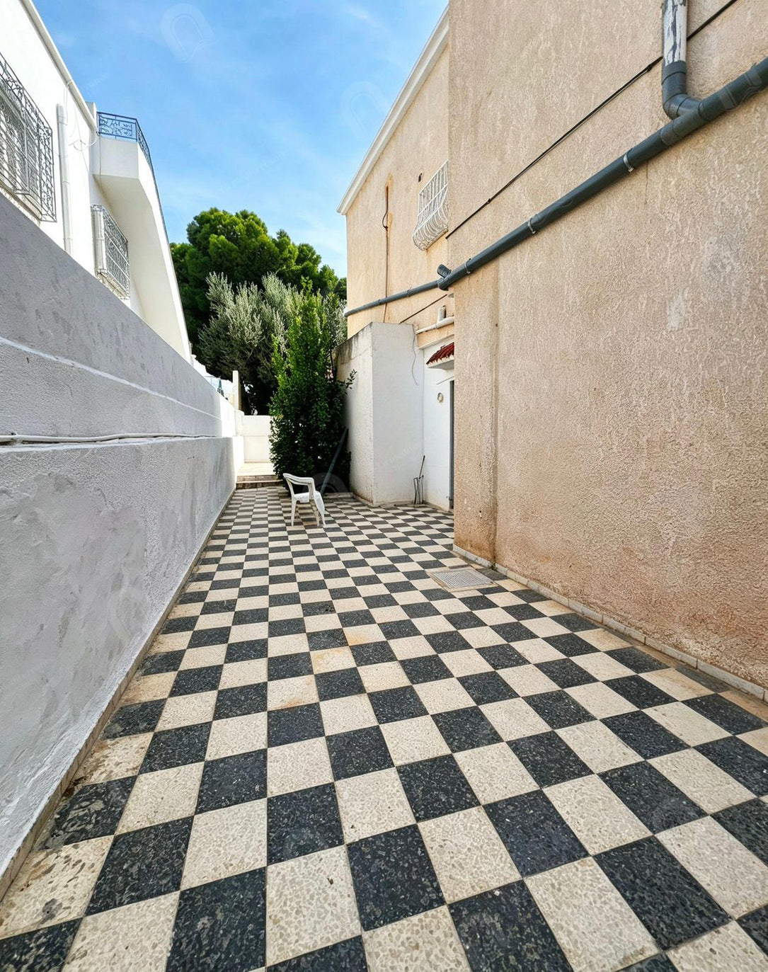A Vendre étage de villa S+2 au bardo rue de la France