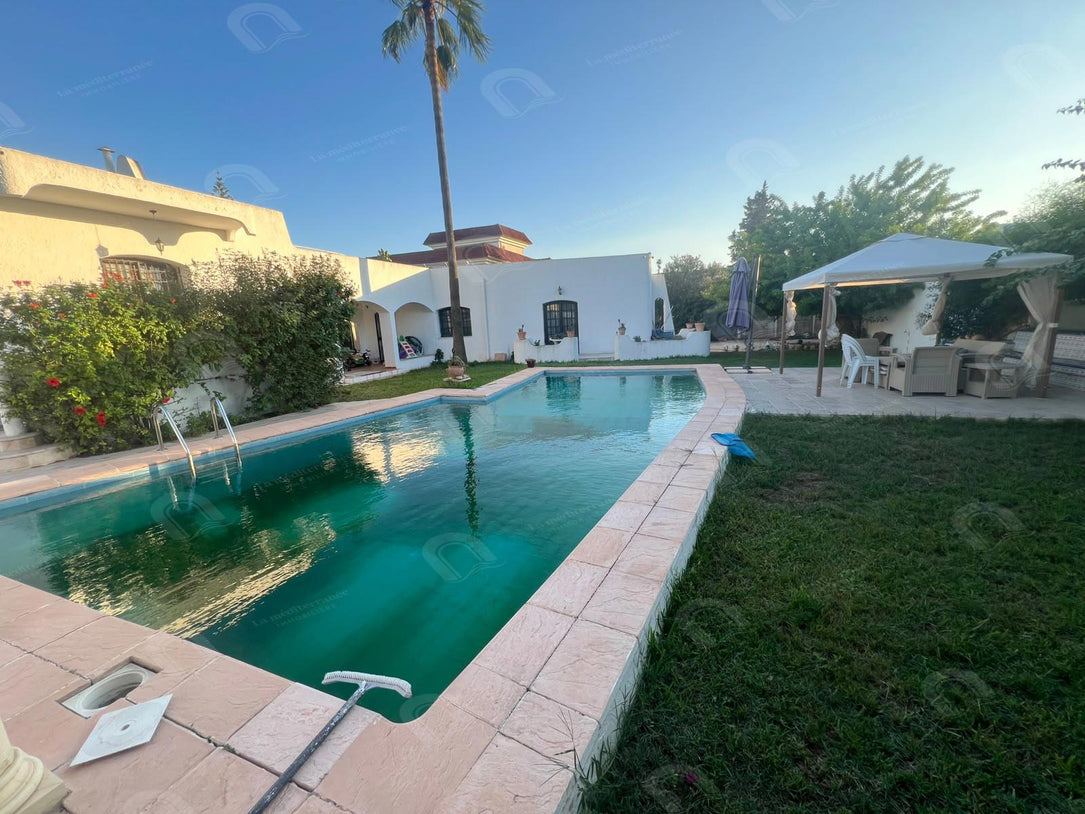 Villa a louer avec piscine à la soukra