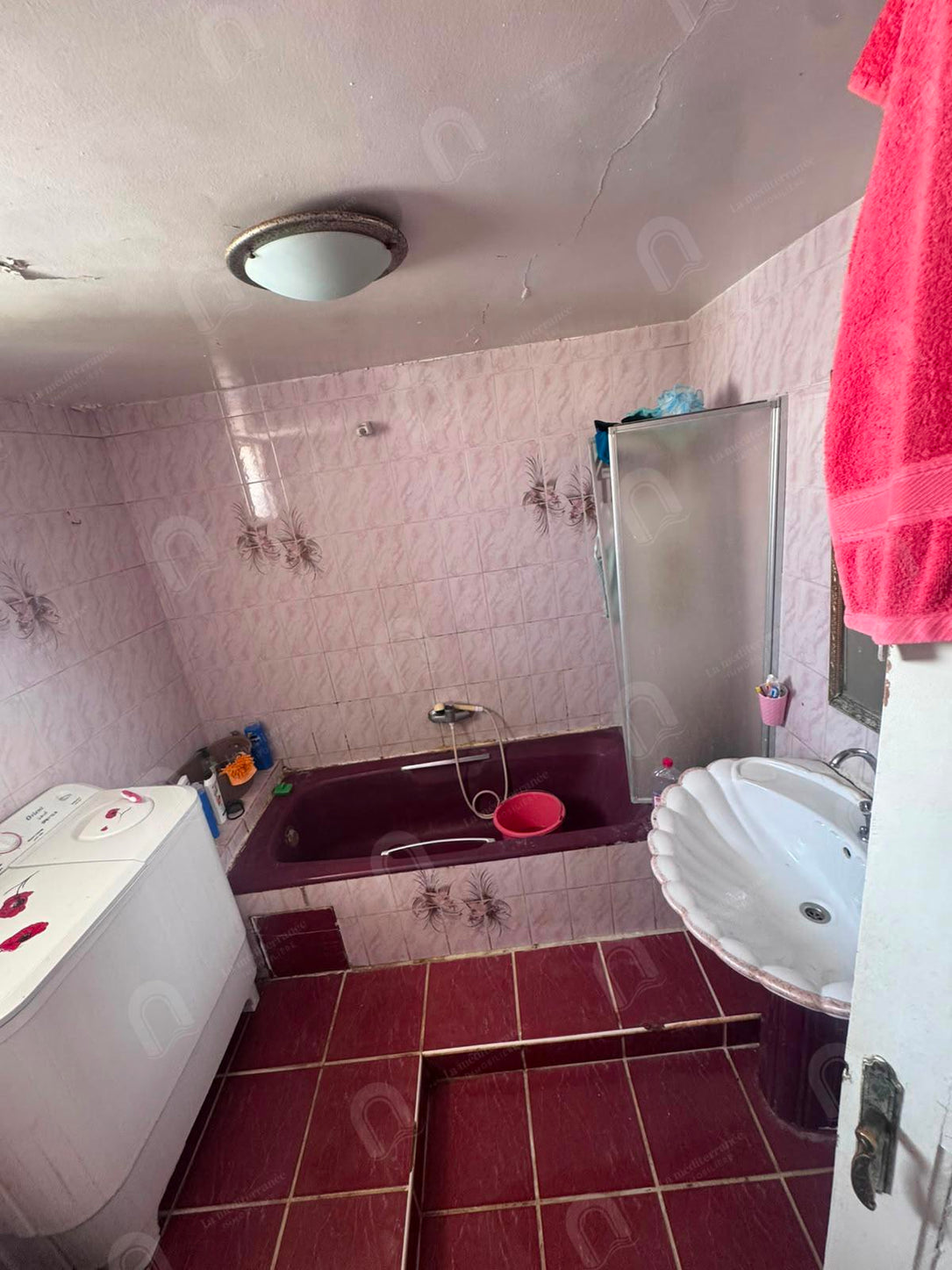 A vendre une villa d'angle sur deux niveau