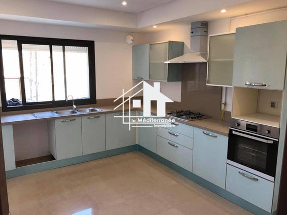 A louer appartement s+2  à cité Ennasr