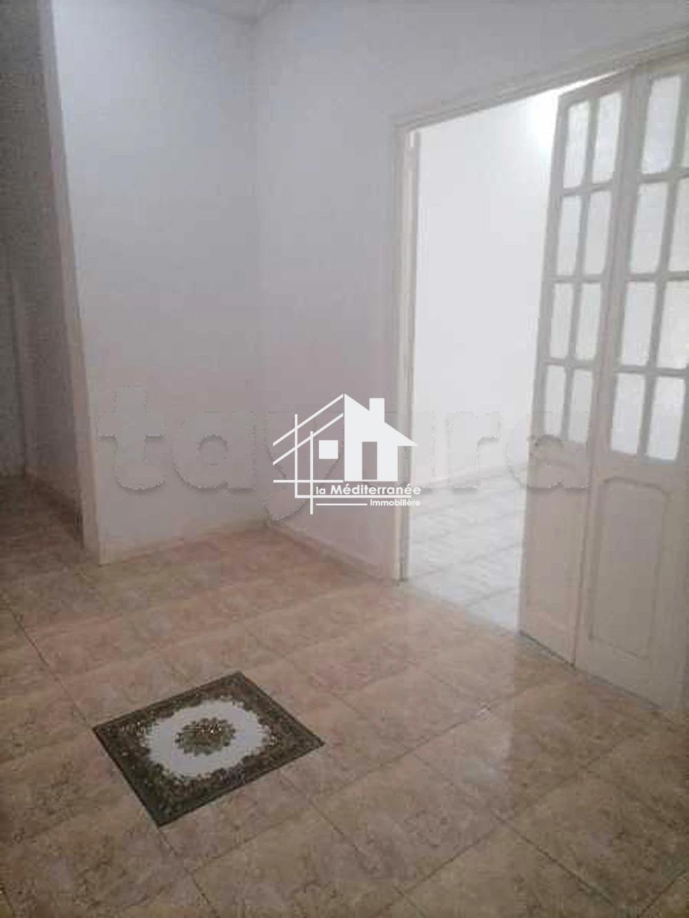 A louer  appartement S+3 centre ville, Tunis