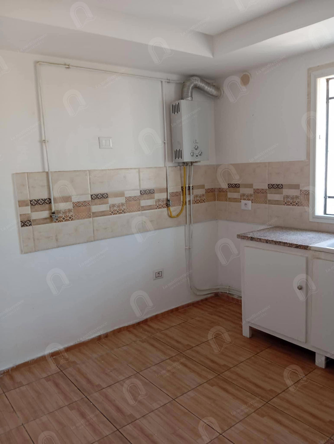 A louer un étage de villa S+1 a cité el waha
