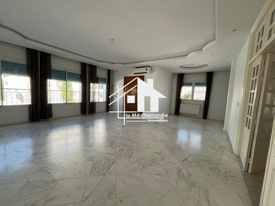 A louer Etage de Villa s+3 à La Marsa Stade