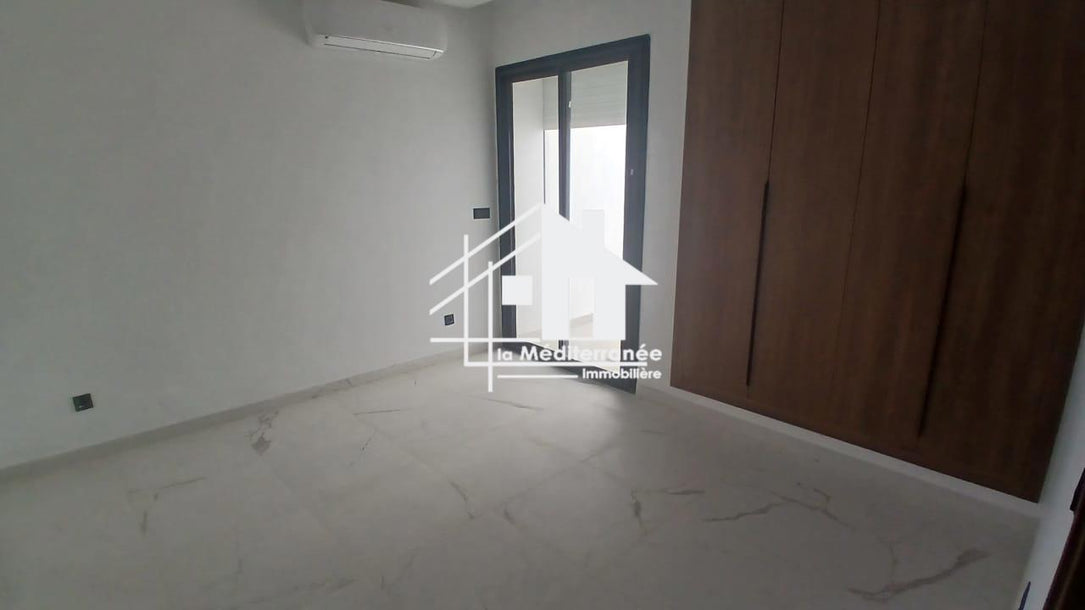 A vendre un appartement RDC S+2