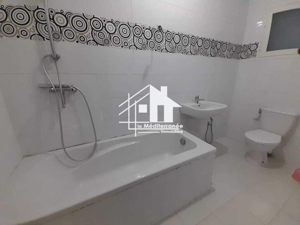 Une villa S+3 à Gammarth