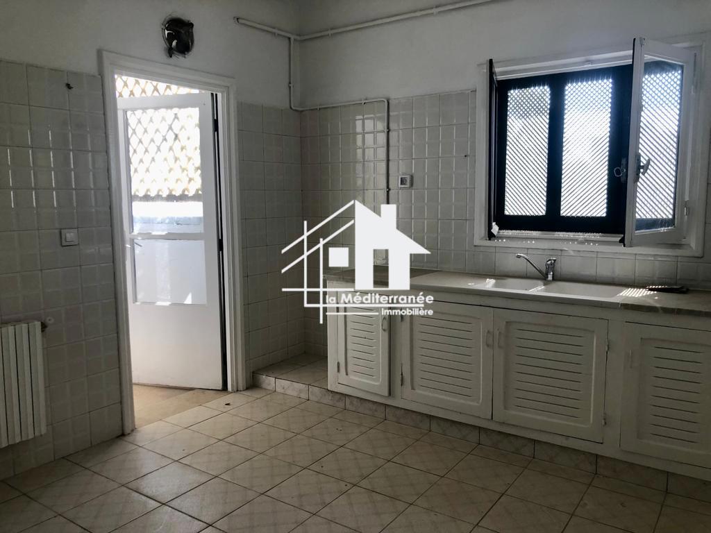 A louer appartement s+4 à Riadh andalous