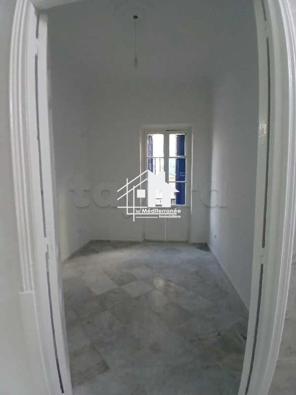 A louer appartement S+3 au centre ville