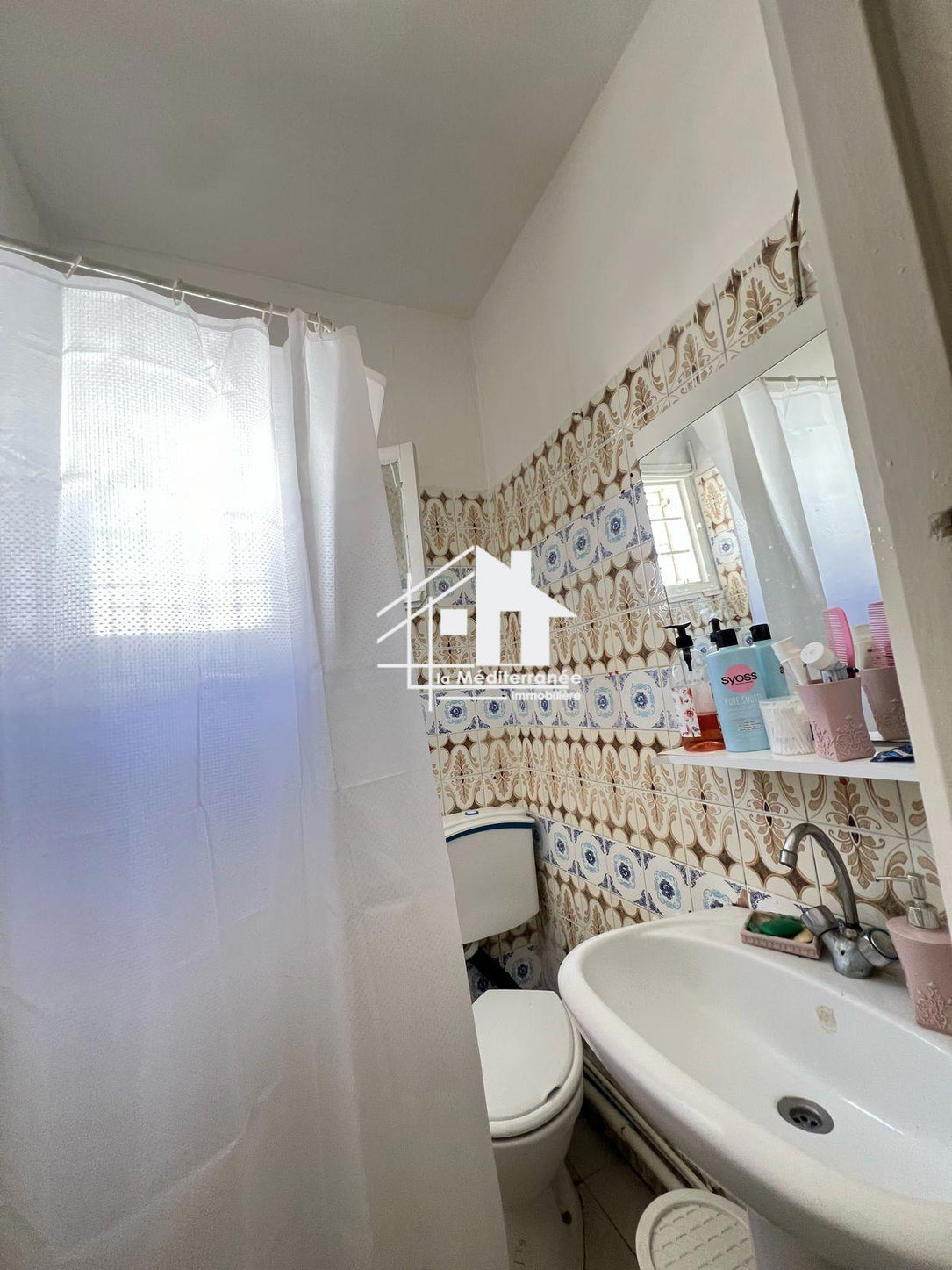 À vendre villa avec deux appartements,studio et jardin à saint clément bardo