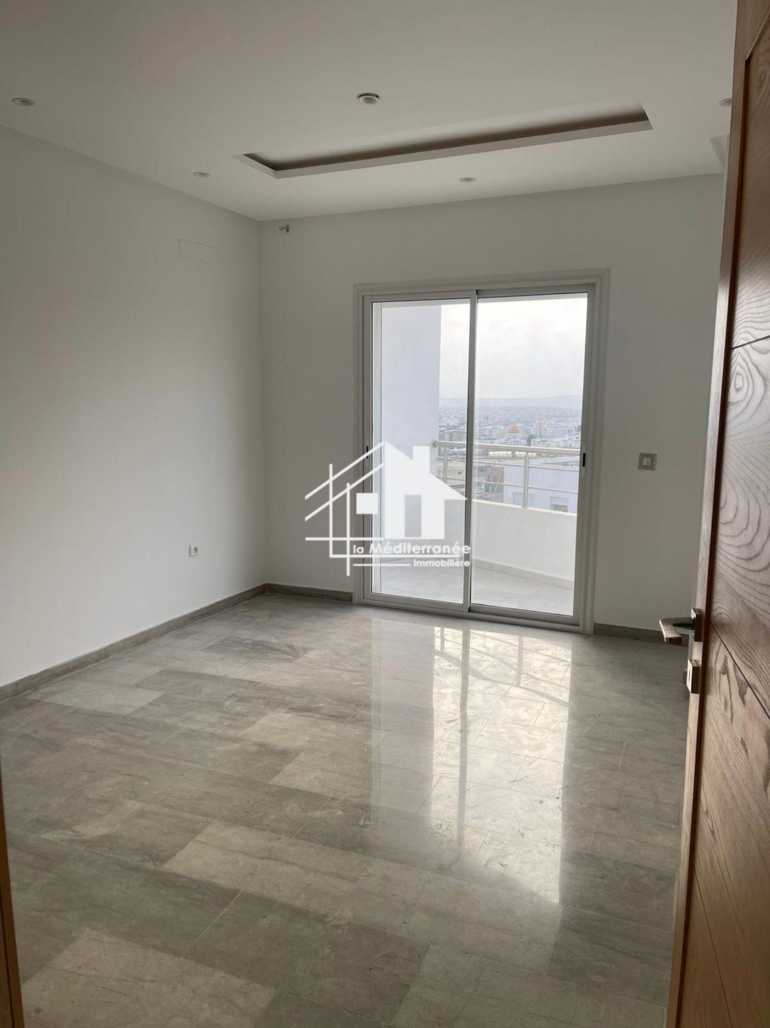 a louer un s+2 au 1ere etage a jardin d'el menzah 2