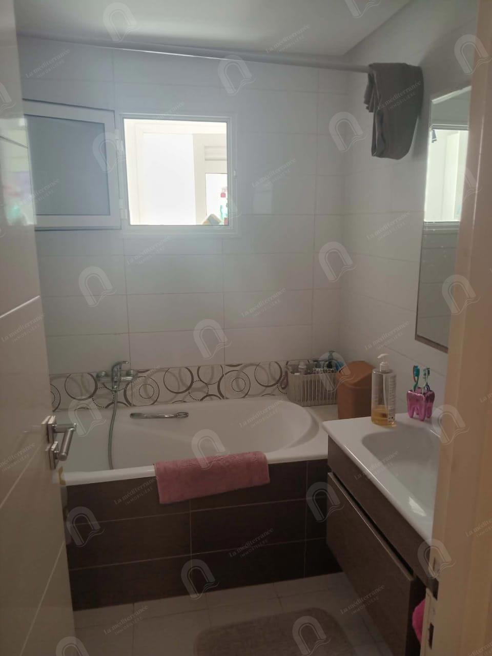 A Vendre Un Appartement s+3 à  Jardin El Menzeh 2