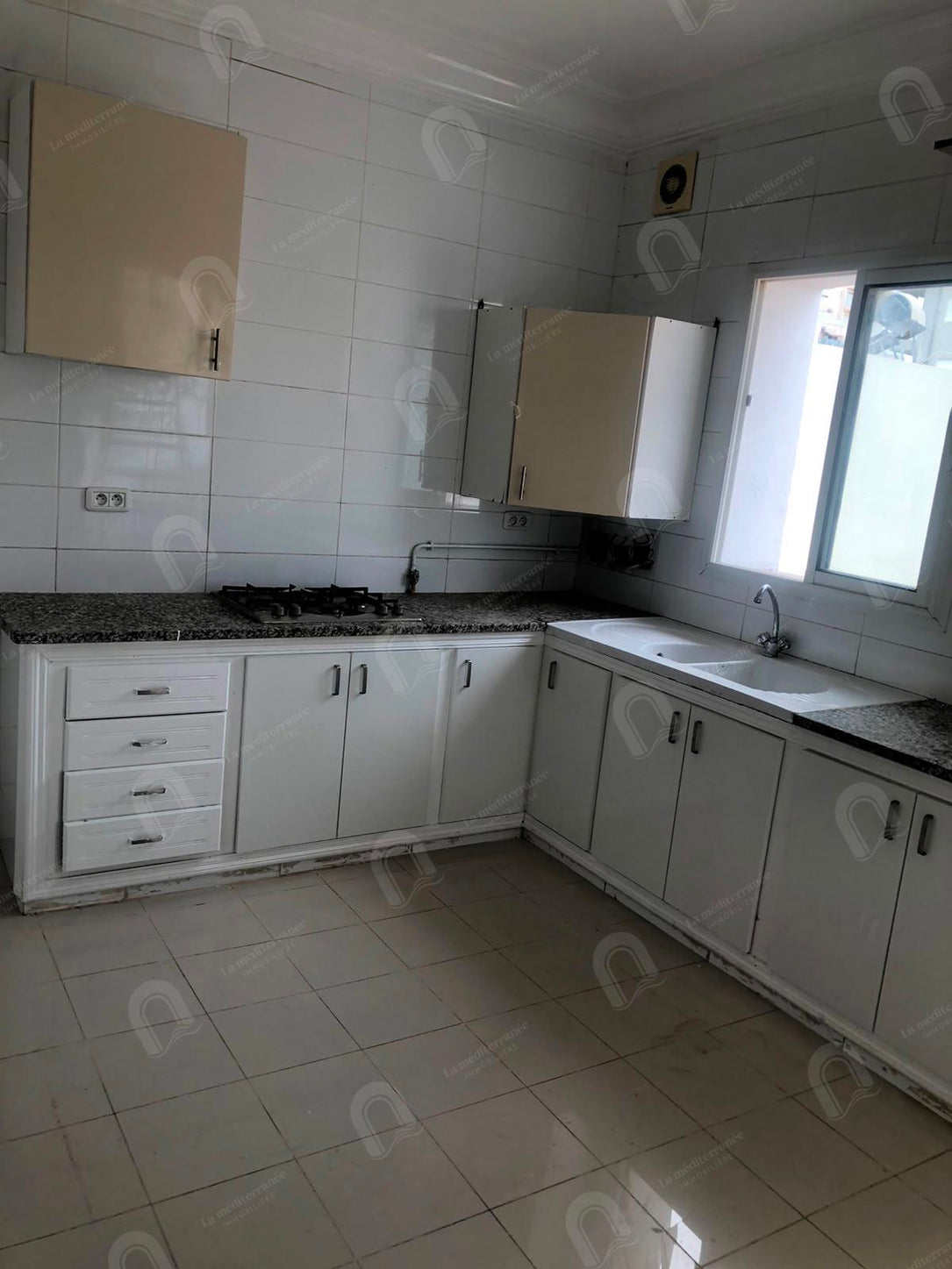 A louer un appartement s+3 à jardin d'el menzah 2