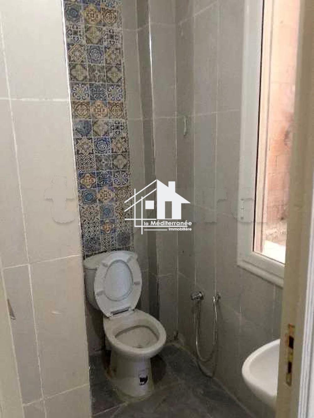 A vendre appartement S+3 à l'avenue de Carthage, Tunis