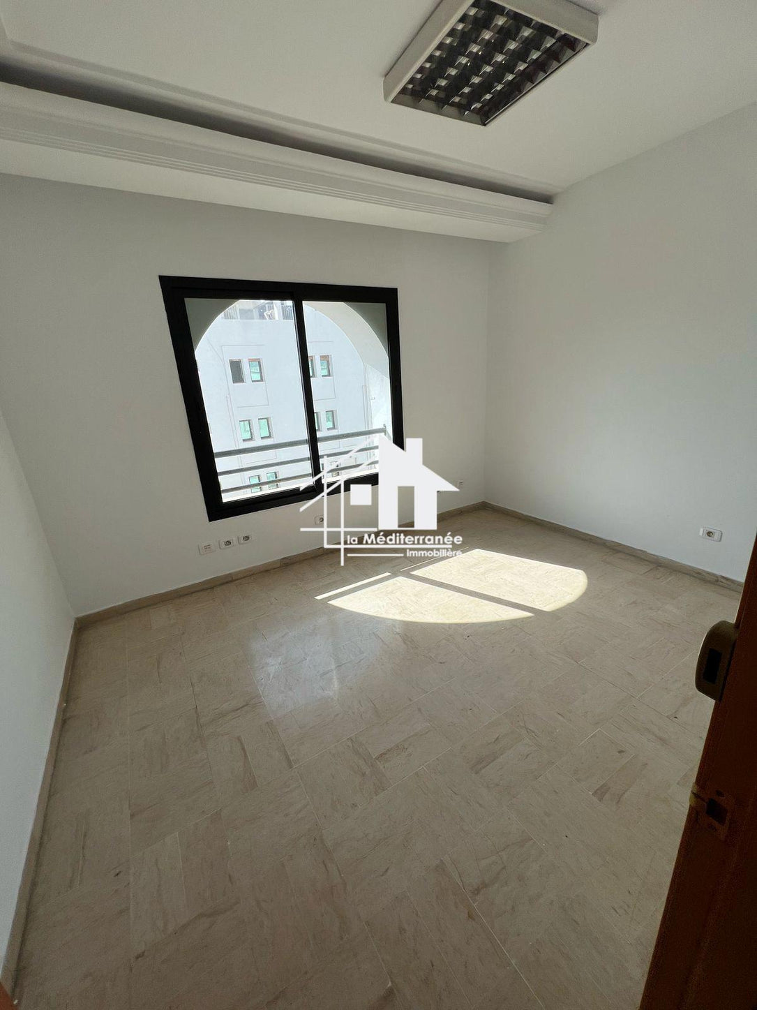 A louer deux bureaux H+4 au Lac 1