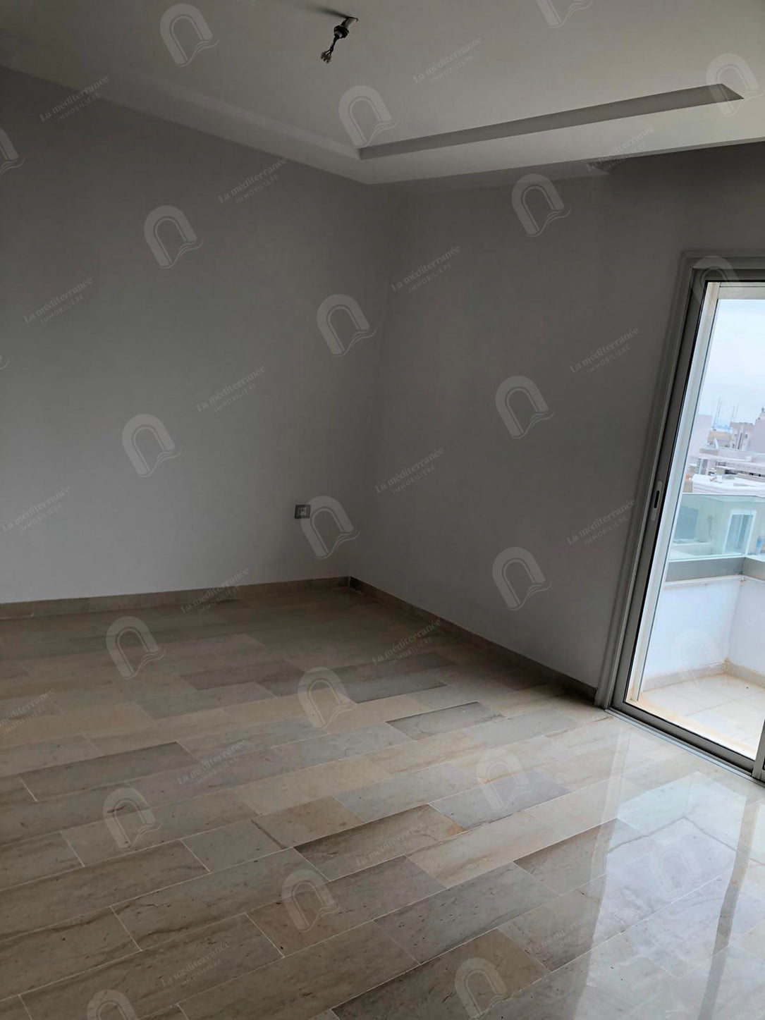 A vendre  un appartement s+3 à  menzah 9c