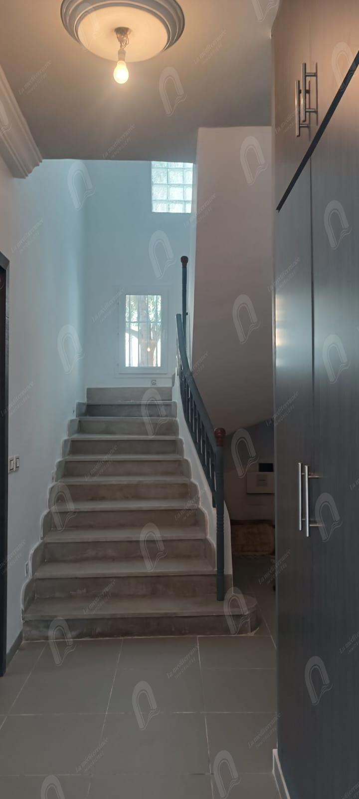 Villa a louer a la soukra chotrana 3 s+3 3500