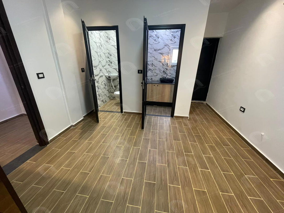 A louer un Etage de villa s+4 Usage bureautique jamais habitée A Rades cote apollo