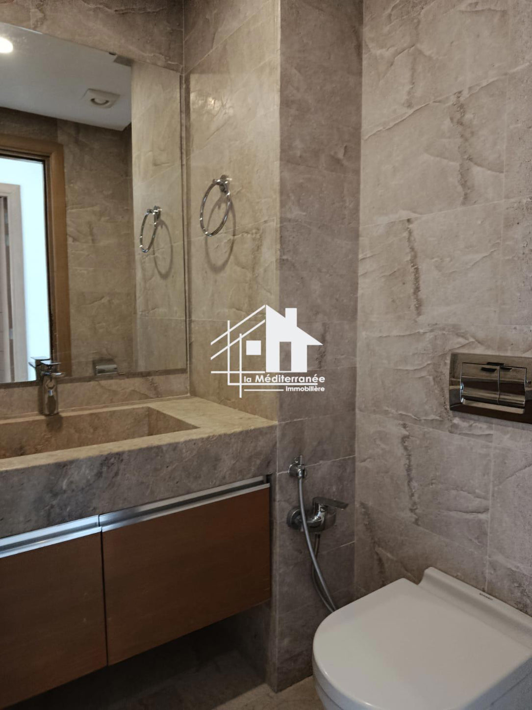 Un Appartement S+4 au jardins de Carthage