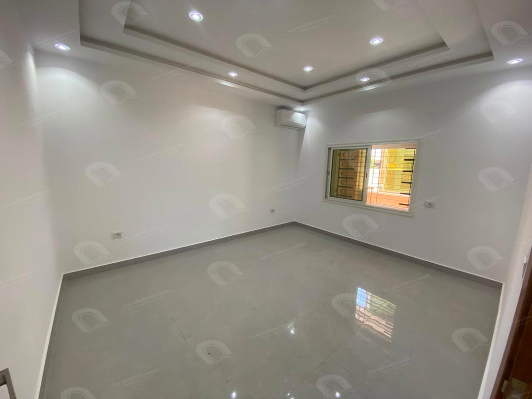 A louer un étage de villa S+3 rez de chaussée à Hammam lif