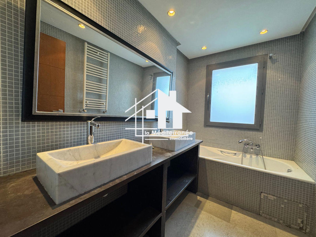 Une magnifique villa S+5 avec piscine au Lac 2