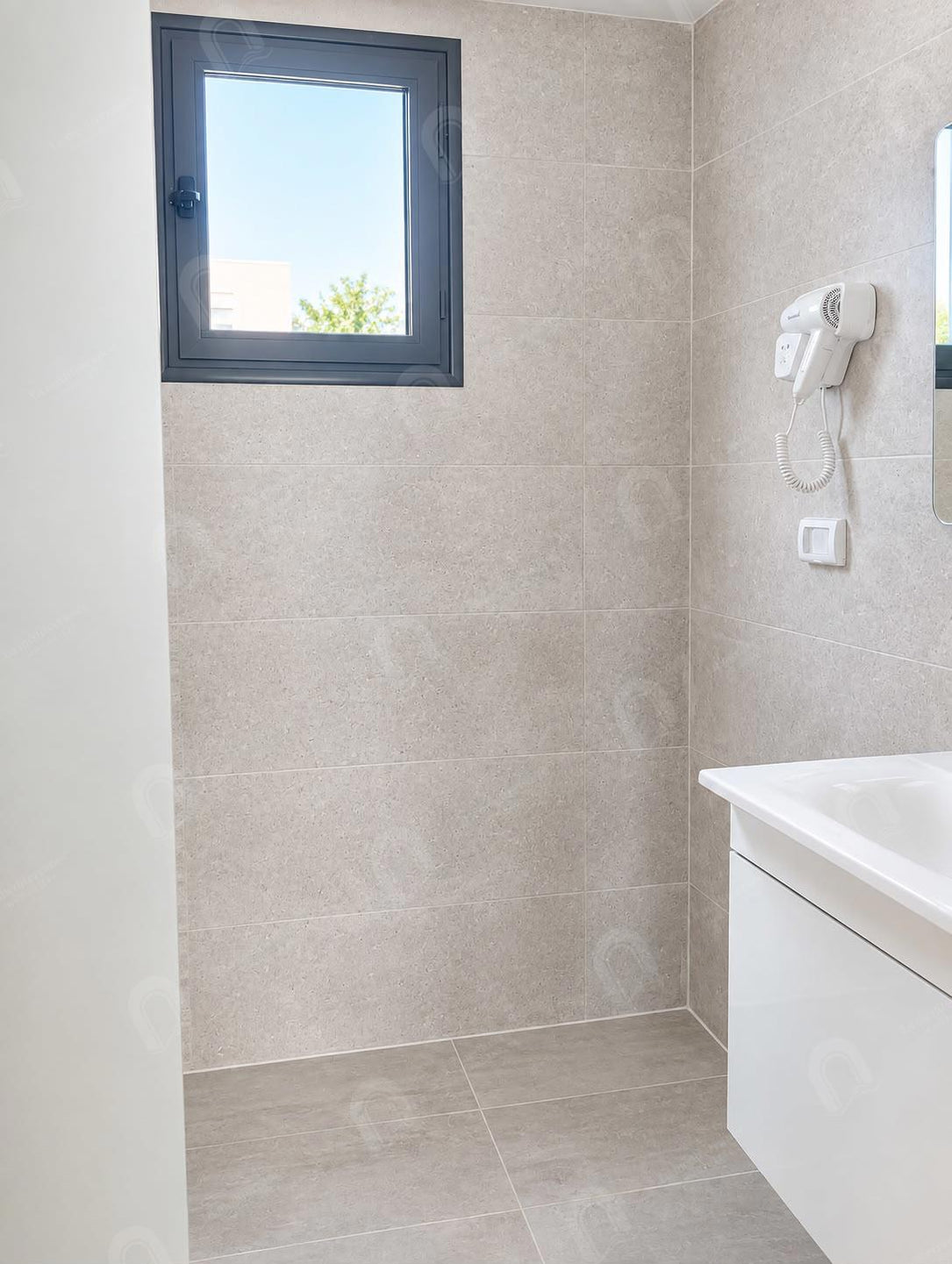 A vendre un appartement S+2 hst situé au Rdc à manouba