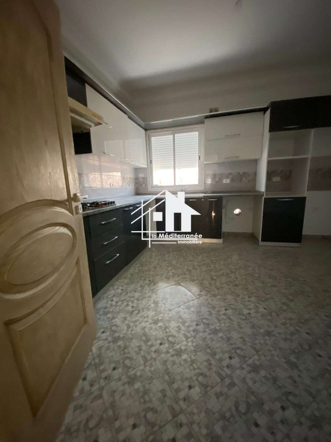 A louer étage de villa s+3 jamais habité à manouba