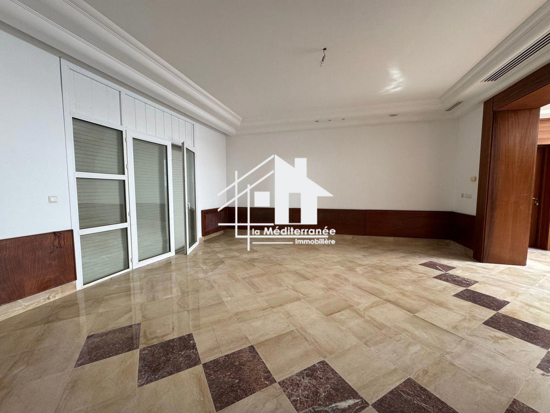 A louer une magnifique villa de maitre S+6