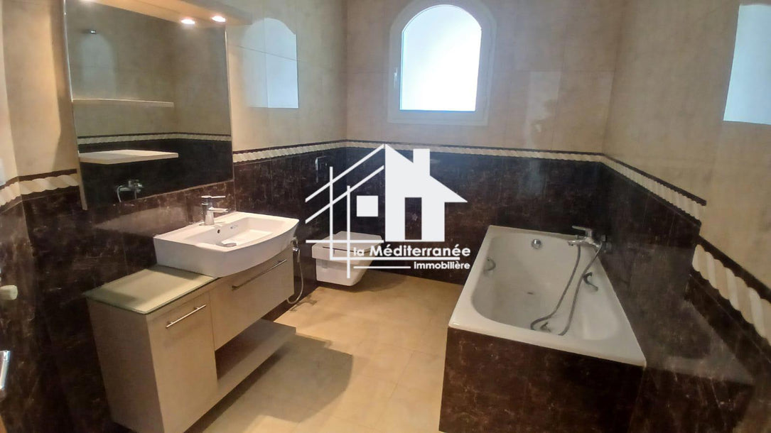 A vendre une villa S+6 gammarth