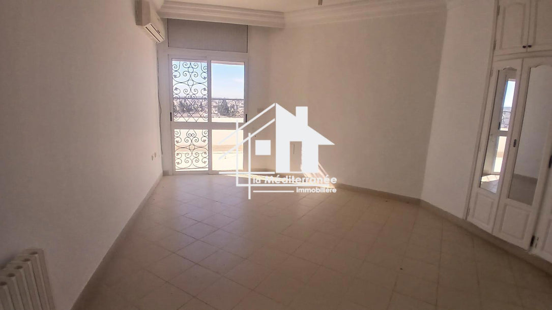 une villa S+4 a gammarth