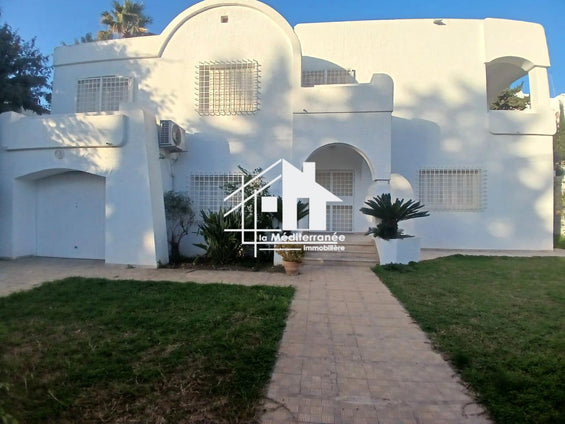 A louer villa s+4 à gammarth